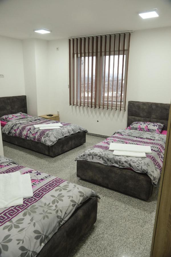 Binta Hostel Вранє Екстер'єр фото