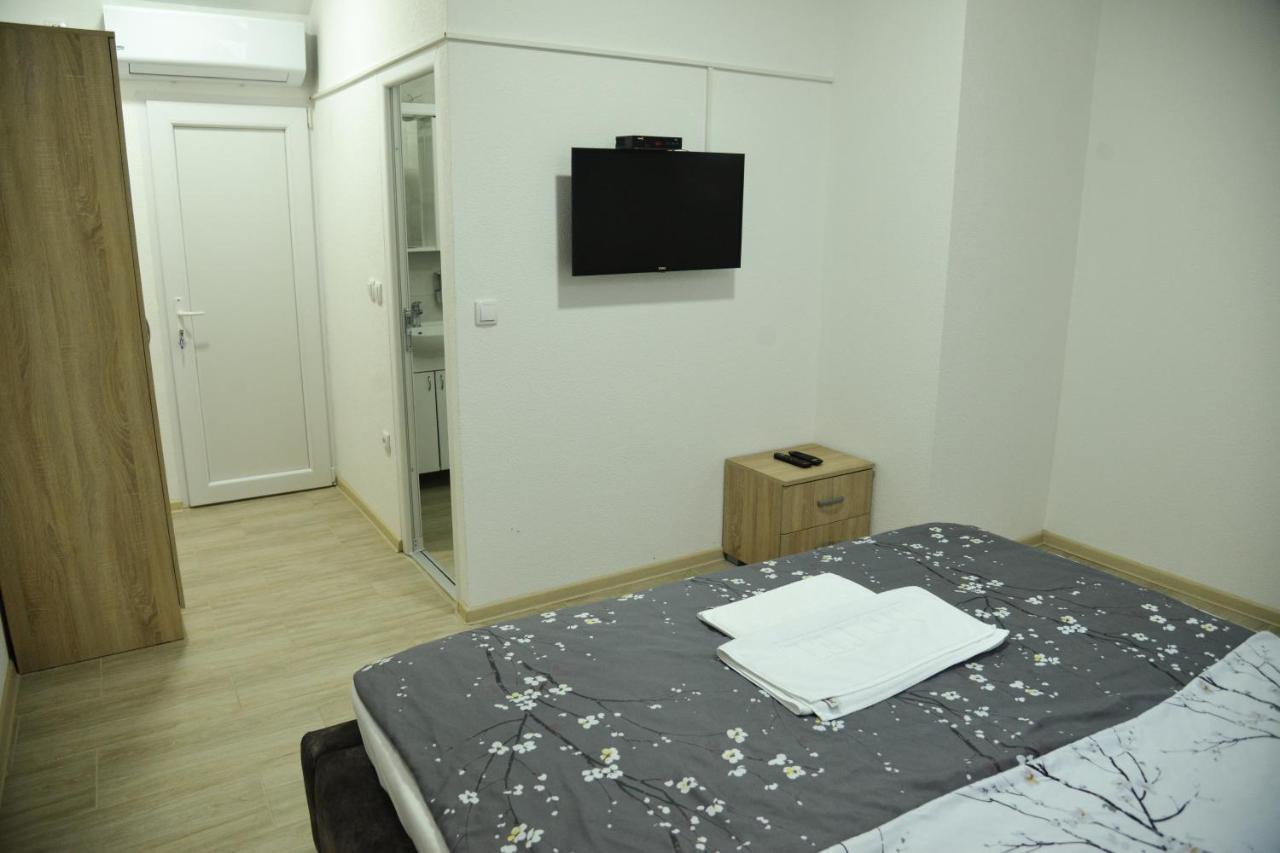 Binta Hostel Вранє Екстер'єр фото