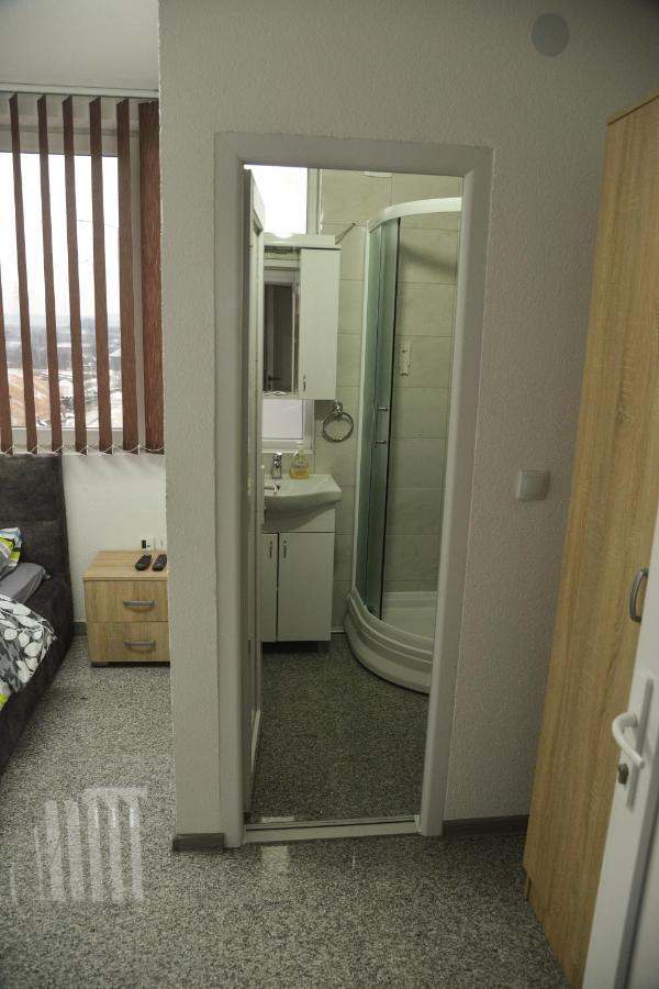 Binta Hostel Вранє Екстер'єр фото