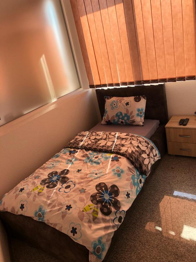 Binta Hostel Вранє Екстер'єр фото