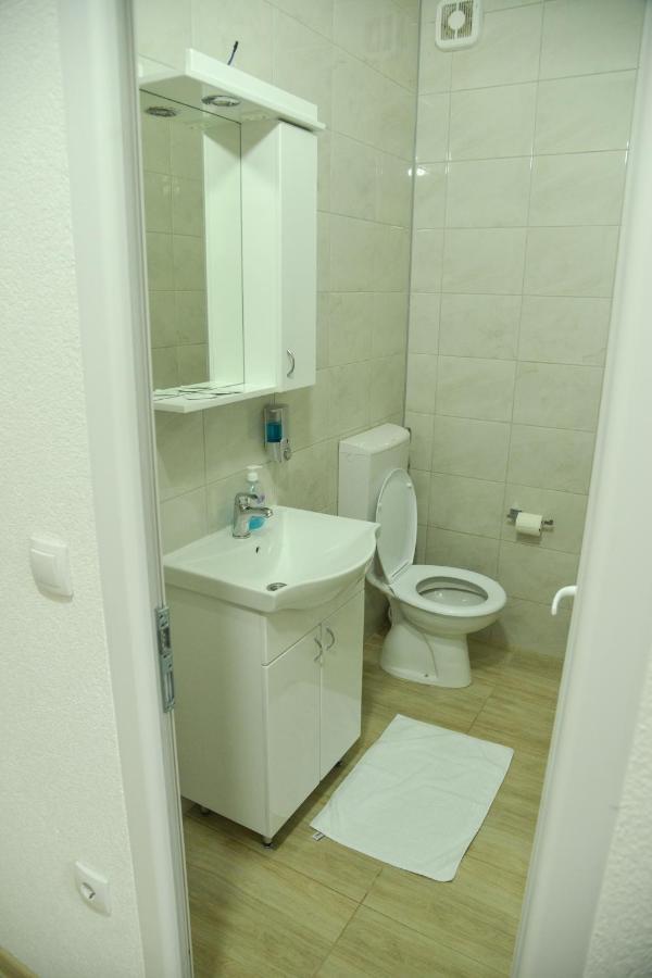 Binta Hostel Вранє Екстер'єр фото