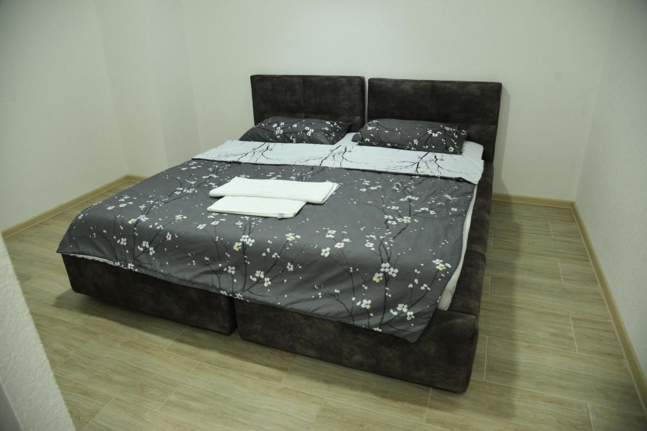 Binta Hostel Вранє Екстер'єр фото