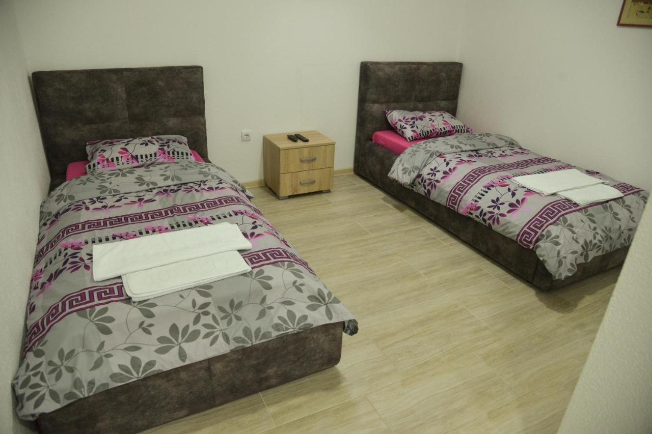Binta Hostel Вранє Екстер'єр фото
