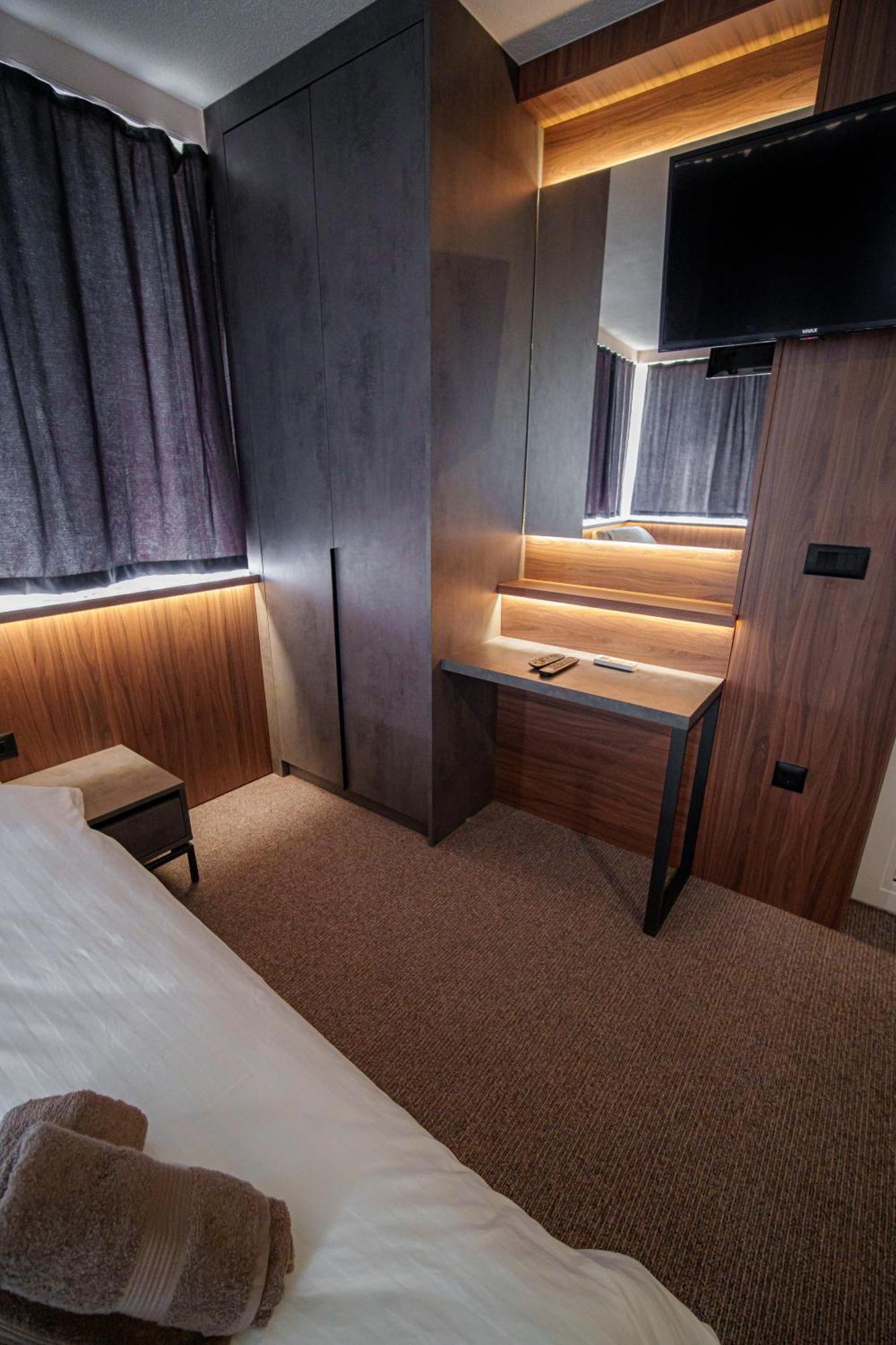 Binta Hostel Вранє Екстер'єр фото