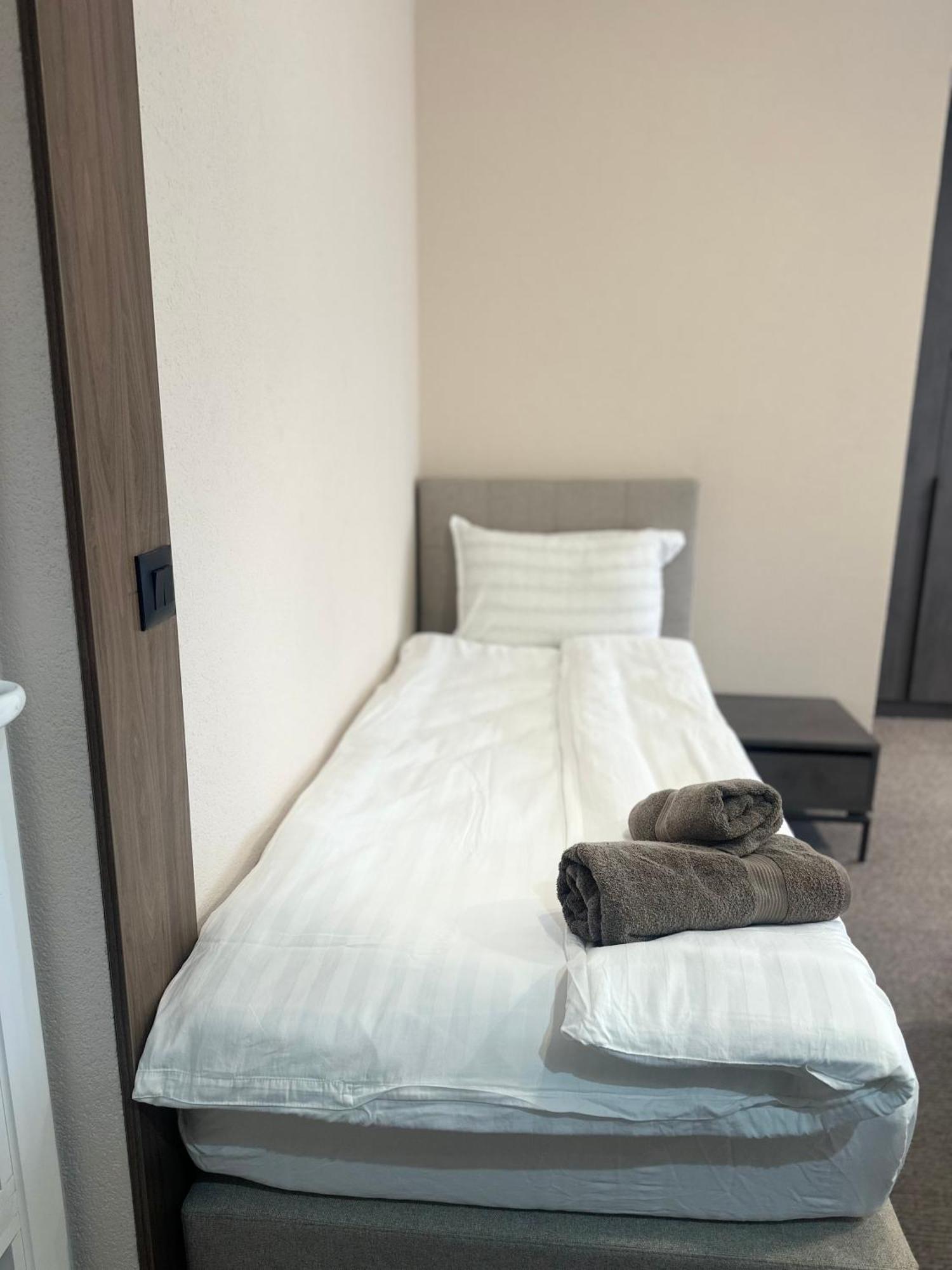 Binta Hostel Вранє Екстер'єр фото