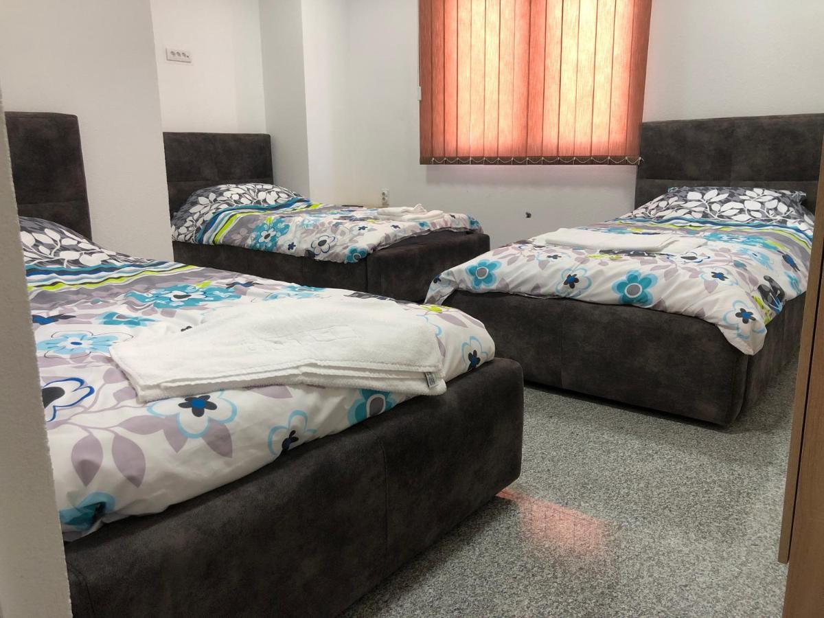 Binta Hostel Вранє Екстер'єр фото